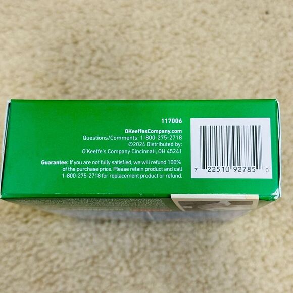 NIB O'Keefe's Winter Essentials Healthy Feet Set 1 cream & 4 foot mask socks - Picture 3 of 3